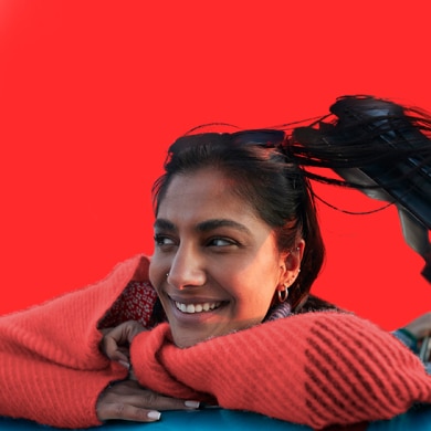 אישה במכונית