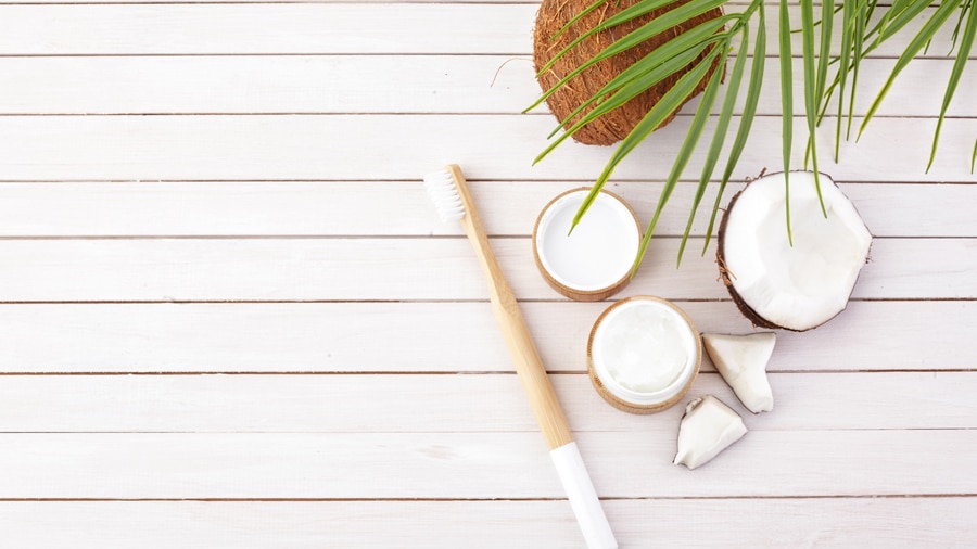 הכנת משחה טבעית לבדיקה אם שמן קוקוס טוב לשיניים