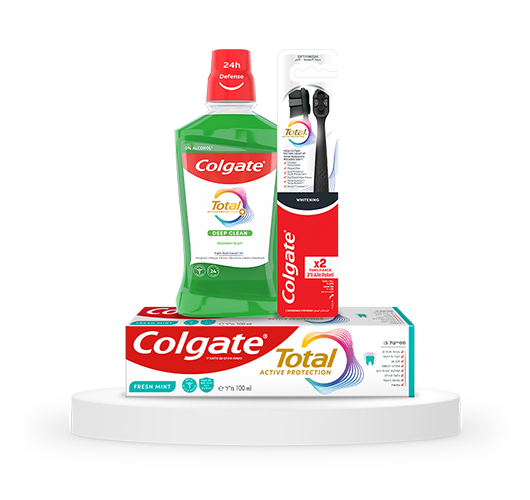 ערכת הלבנה של קולגייט טוטאל: משחת שיניים Whitening,  שטיפת פה ומברשות שיניים